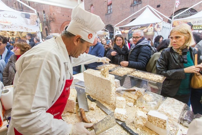 Cremona Sera Cremona Mai Cos Affollata Per La Esima Festa Del