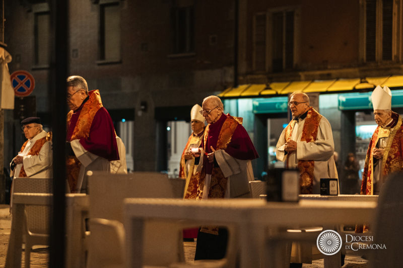 Cremona Sera Dalla Croce Alle Strade La Sacra Spina In Processione