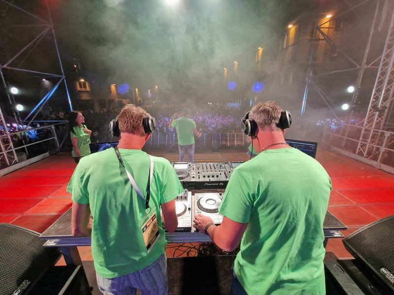 Cremona Sera Folla Per All Music Party In Piazza Stradivari 15 Dj Da