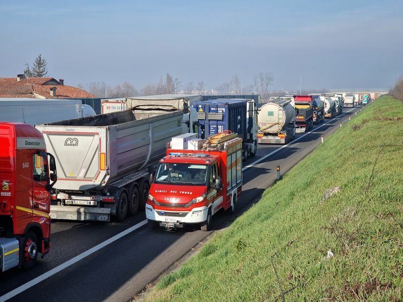 Cremona Sera Disastro Nebbia In A Tra Pontevico E Manerbio Morti