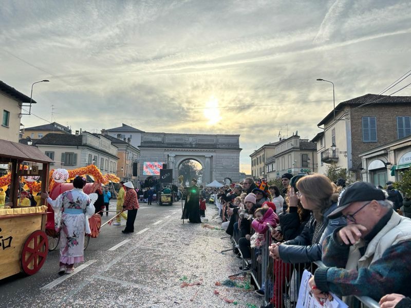 Pronti a partire i carri per il carnevale dei bambini di